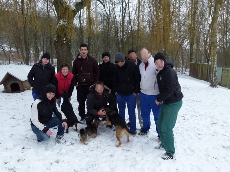 Ein Gruppenbild mit Helfern im Tierheim Hameln