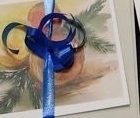 Ein gemaltes Bild mit Weihnachtsglocken und einer blauen Schlaufe